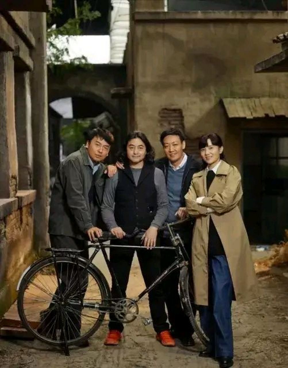 1981年,梁晓声经人介绍与北京姑娘焦丹相亲,谁知一见面梁晓声就对焦丹