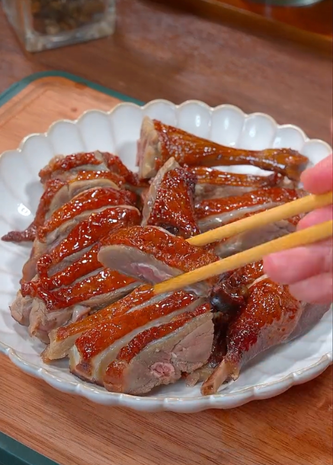 今天我来分享一下如何制作美味的腊鸭腿,让大家提前感受一下浓浓的年