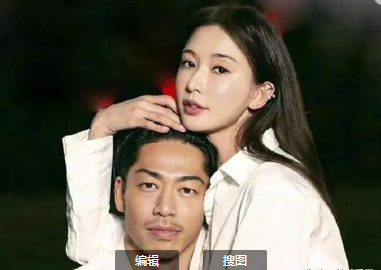 林志玲穿短裙秀劈叉,舞台地板竟是反光,网友,裙底看到了!