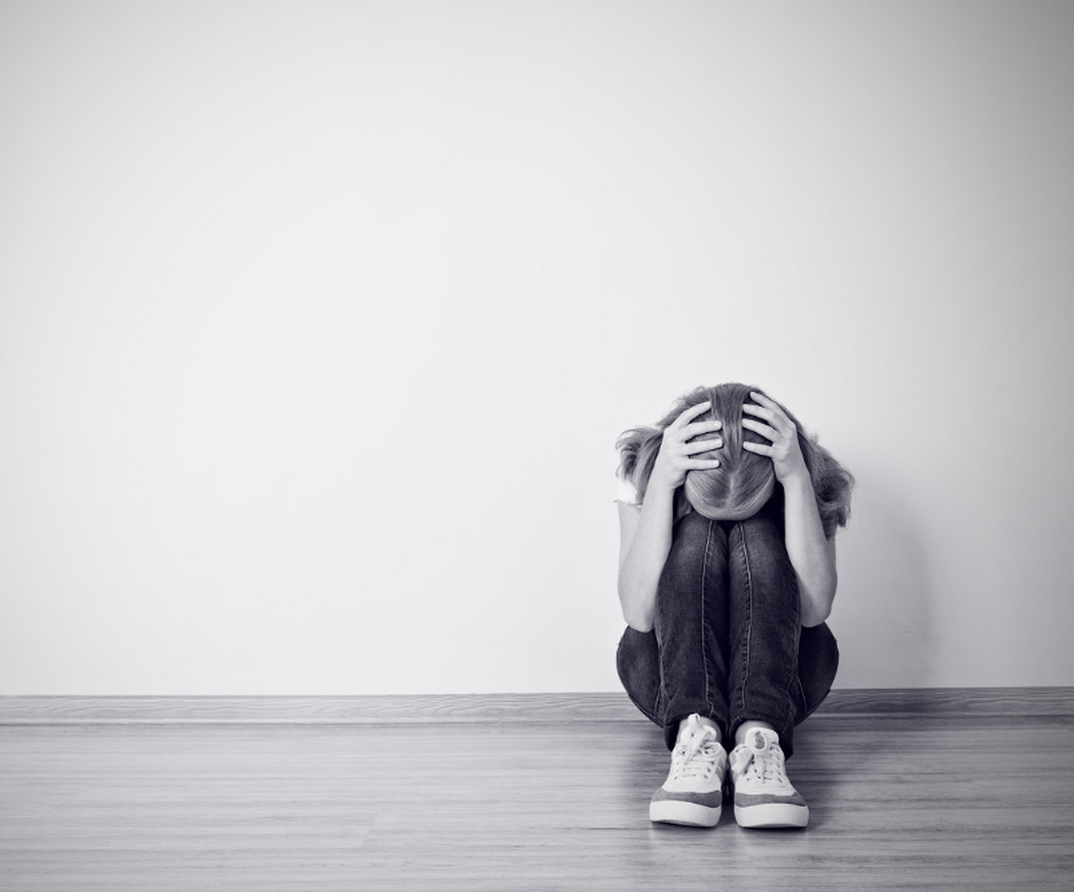 1,心境低落 持久的情绪低落,抑郁悲观轻者闷闷不乐,无愉悦感兴趣