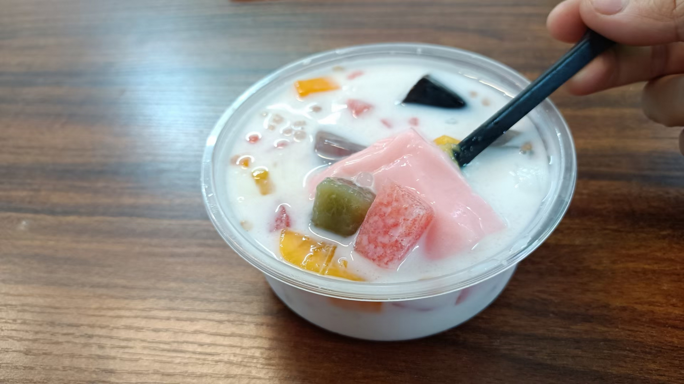 第一次摆摊没经验,真材实料椰奶水果捞,卖5元一份会亏本吗?