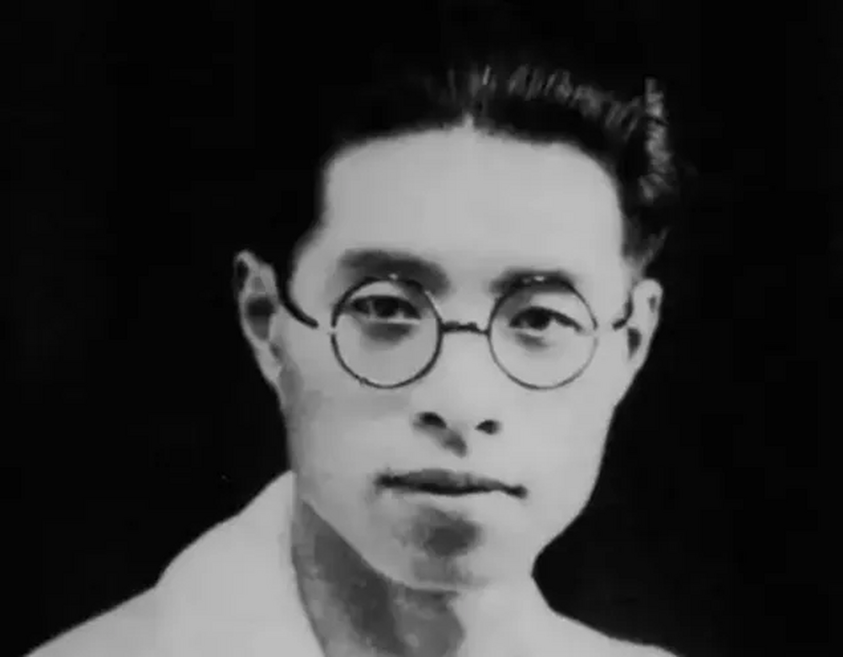 1928年,24岁的丁玲爱上了自己的日语家教冯雪峰,可是此时她正和男友