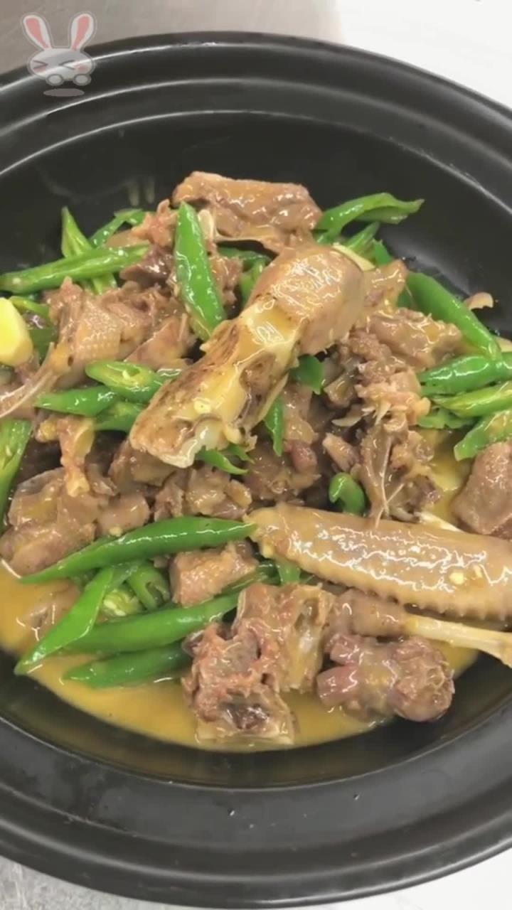 青椒焖鸭,简单易学,你会了么.