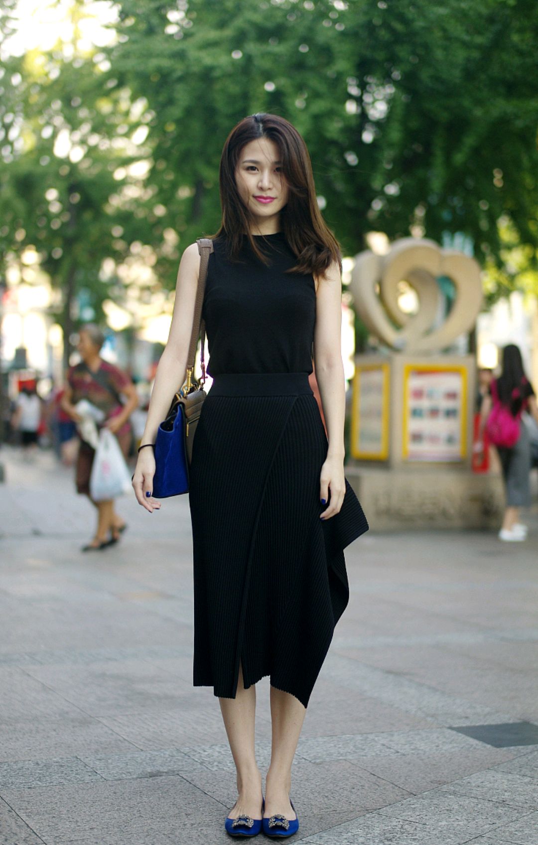 时尚街拍:美女穿连衣裙,时尚潮流,优雅气质,女人味十足