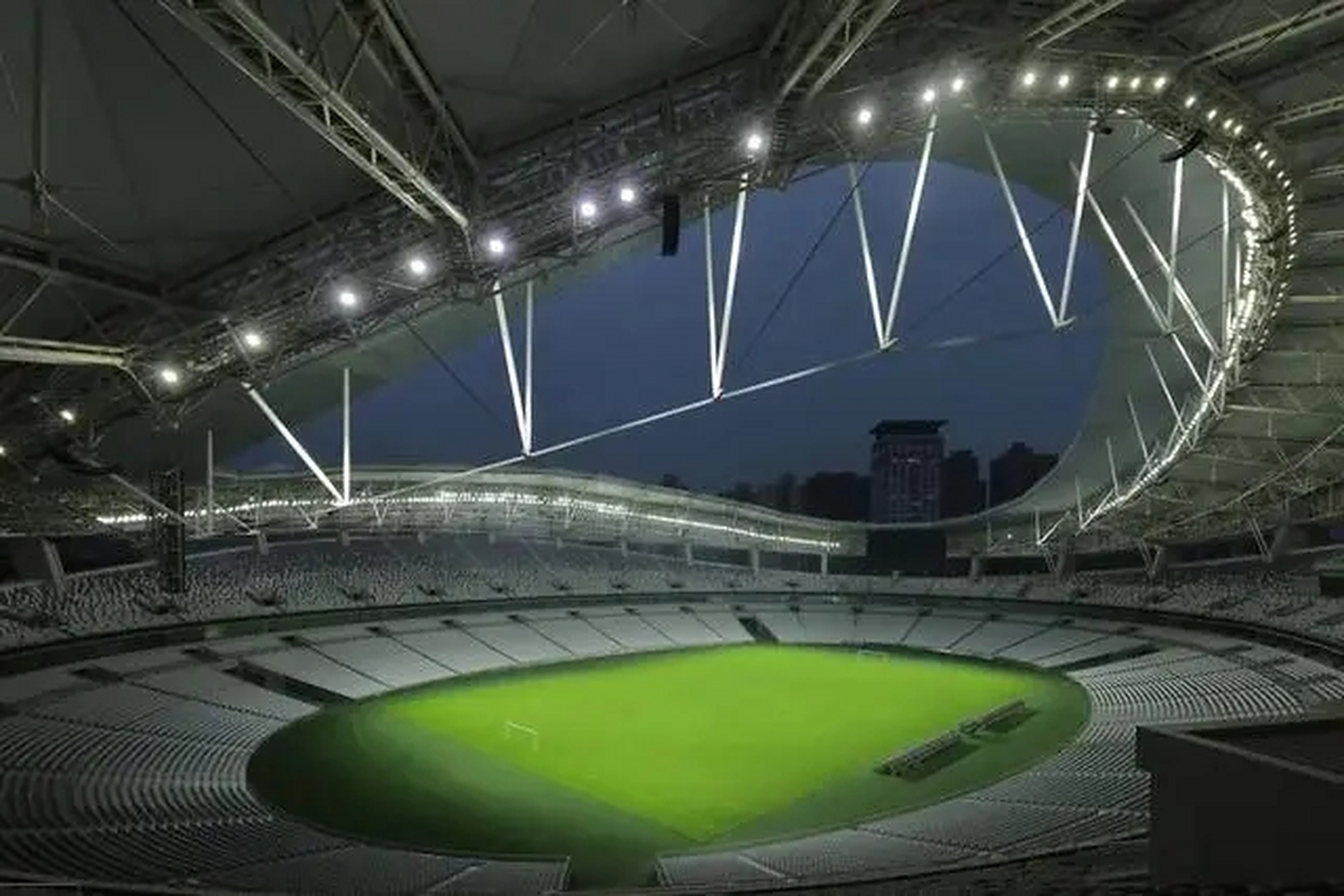 某地新建专业足球场，能否成为中超新标杆？