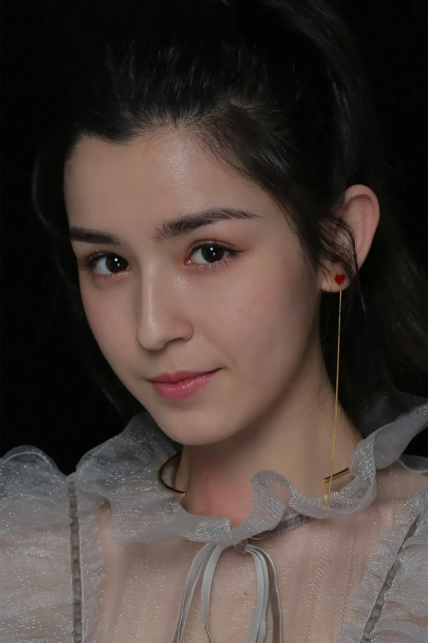 1996 年 1 月 29 日出生于新疆乌鲁木齐市,中国内地影视女演员