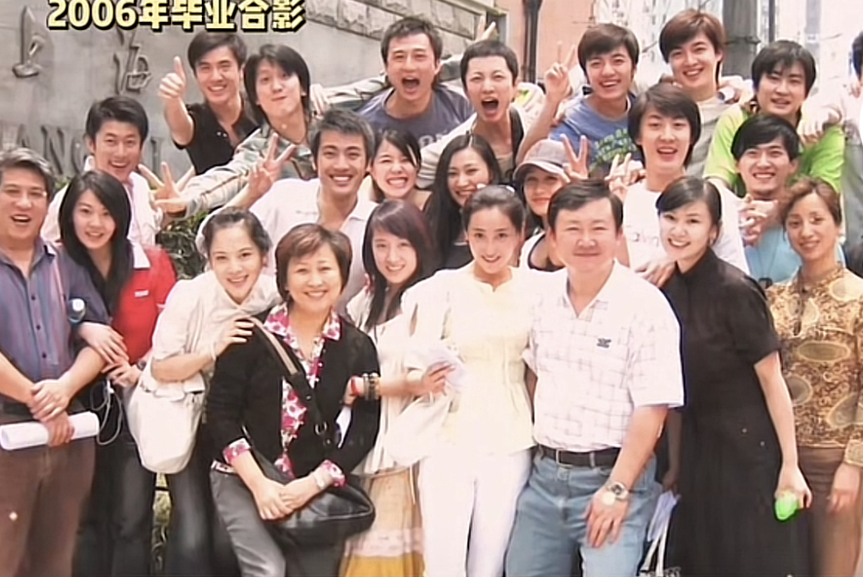 上戏02级表演系聚会:雷佳音夫妻霸气,孙艺洲最抢镜,李念很低调