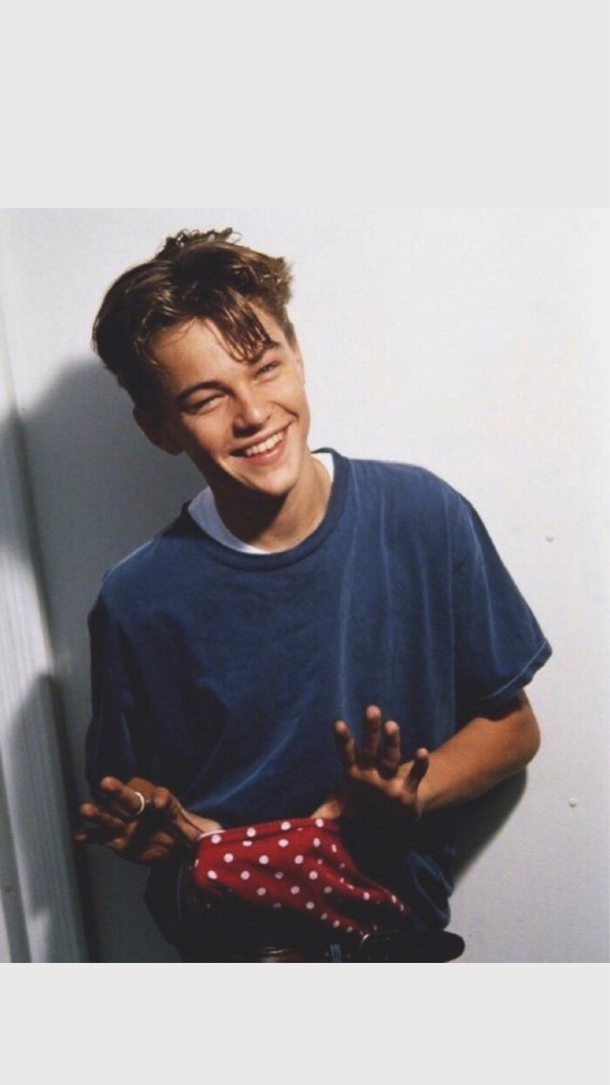 地球球草莱昂纳多惊为天人的颜值,来看看他年轻时的模样吧!