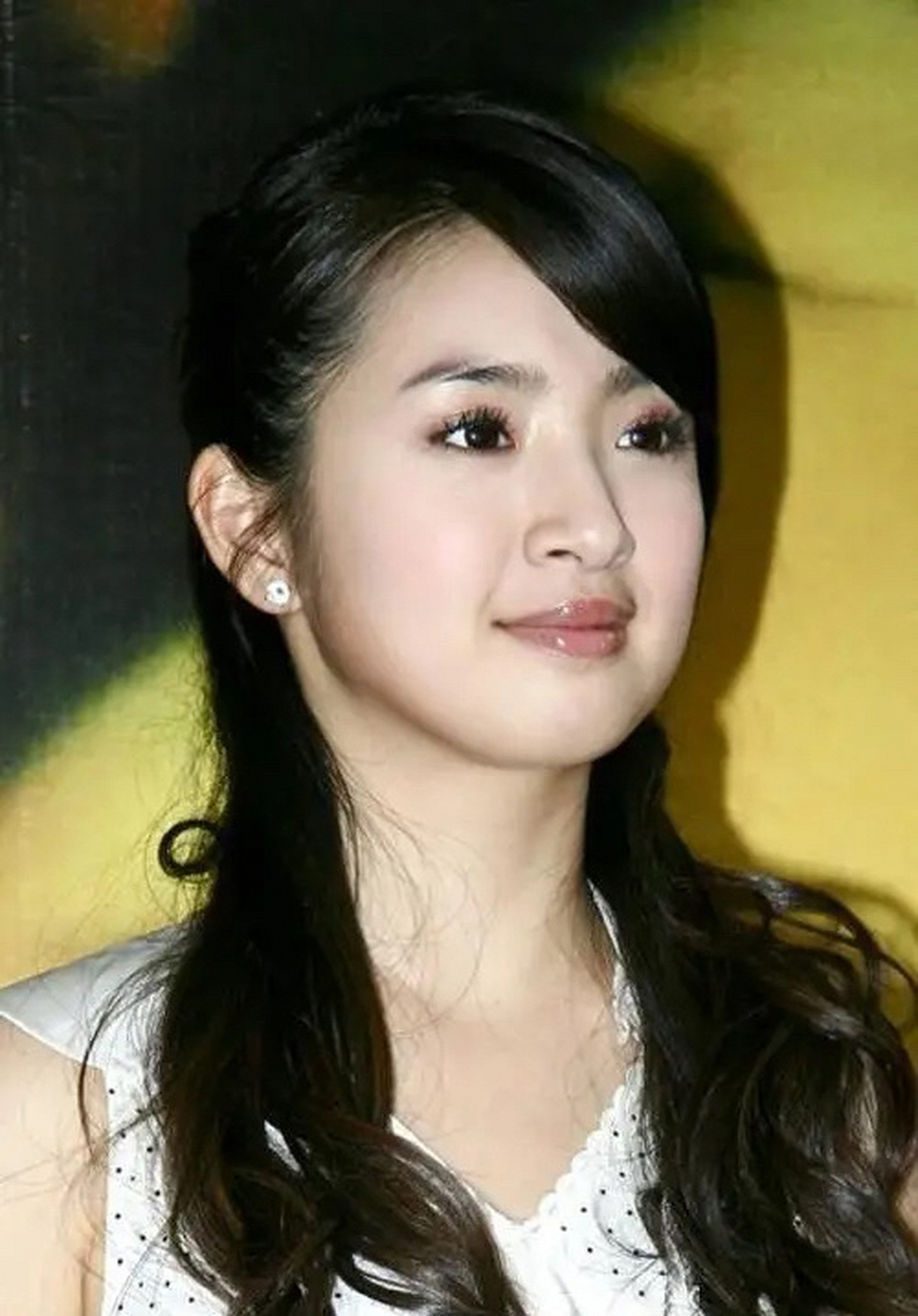 这段时间,林依晨突然被爆婚变,令人不解