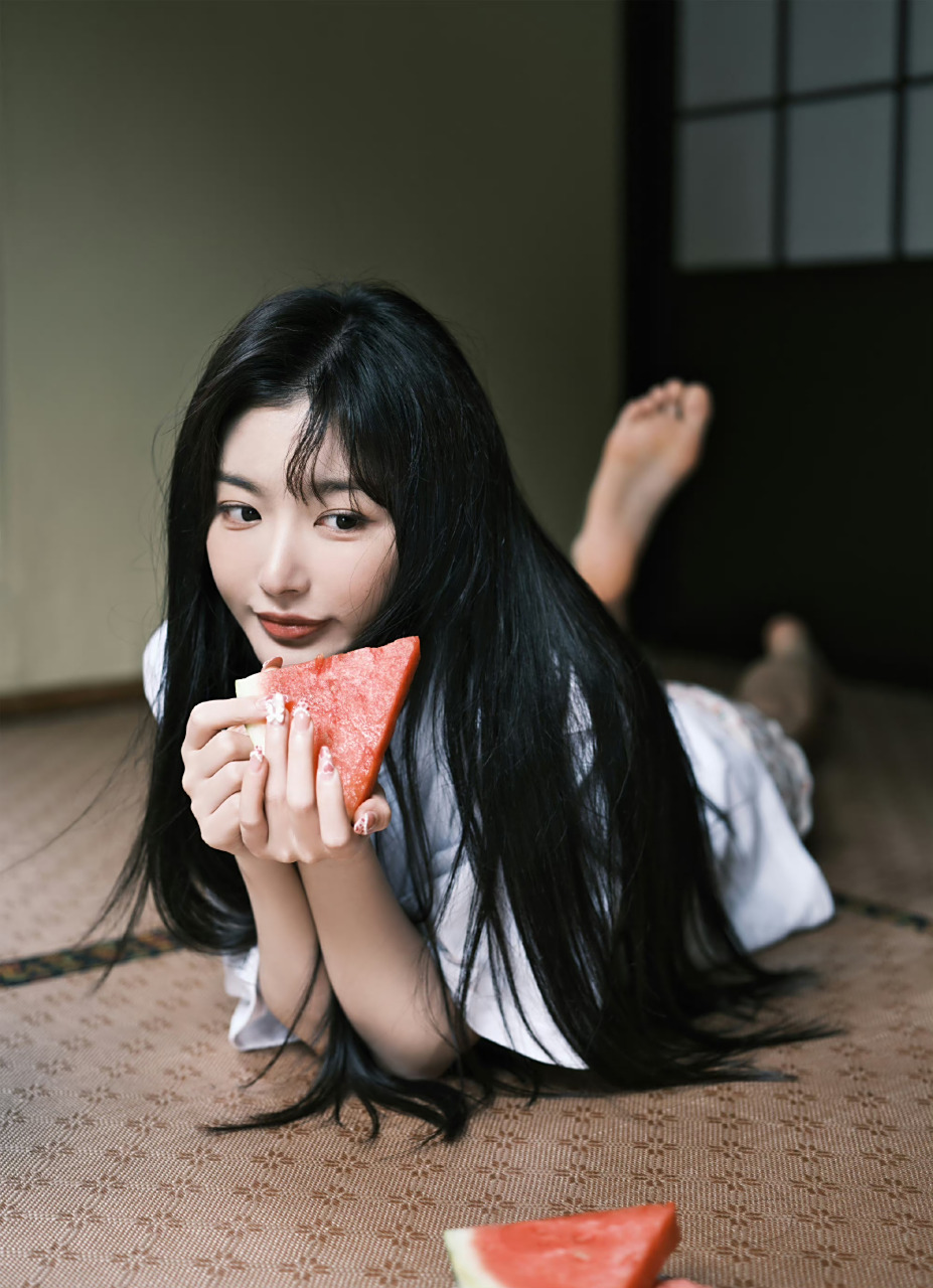 孔雪儿  美脚丫  大长腿又白又嫩