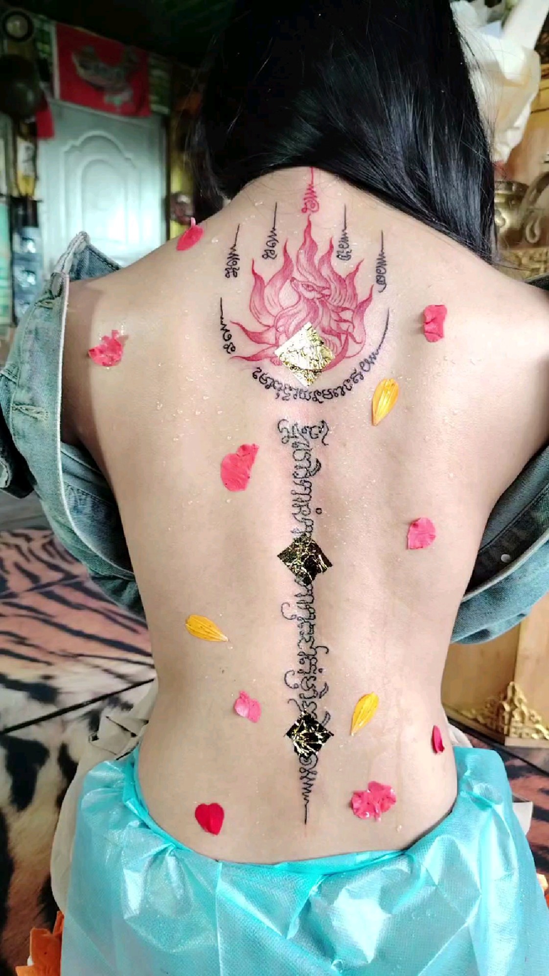 泰国九尾狐刺符美女