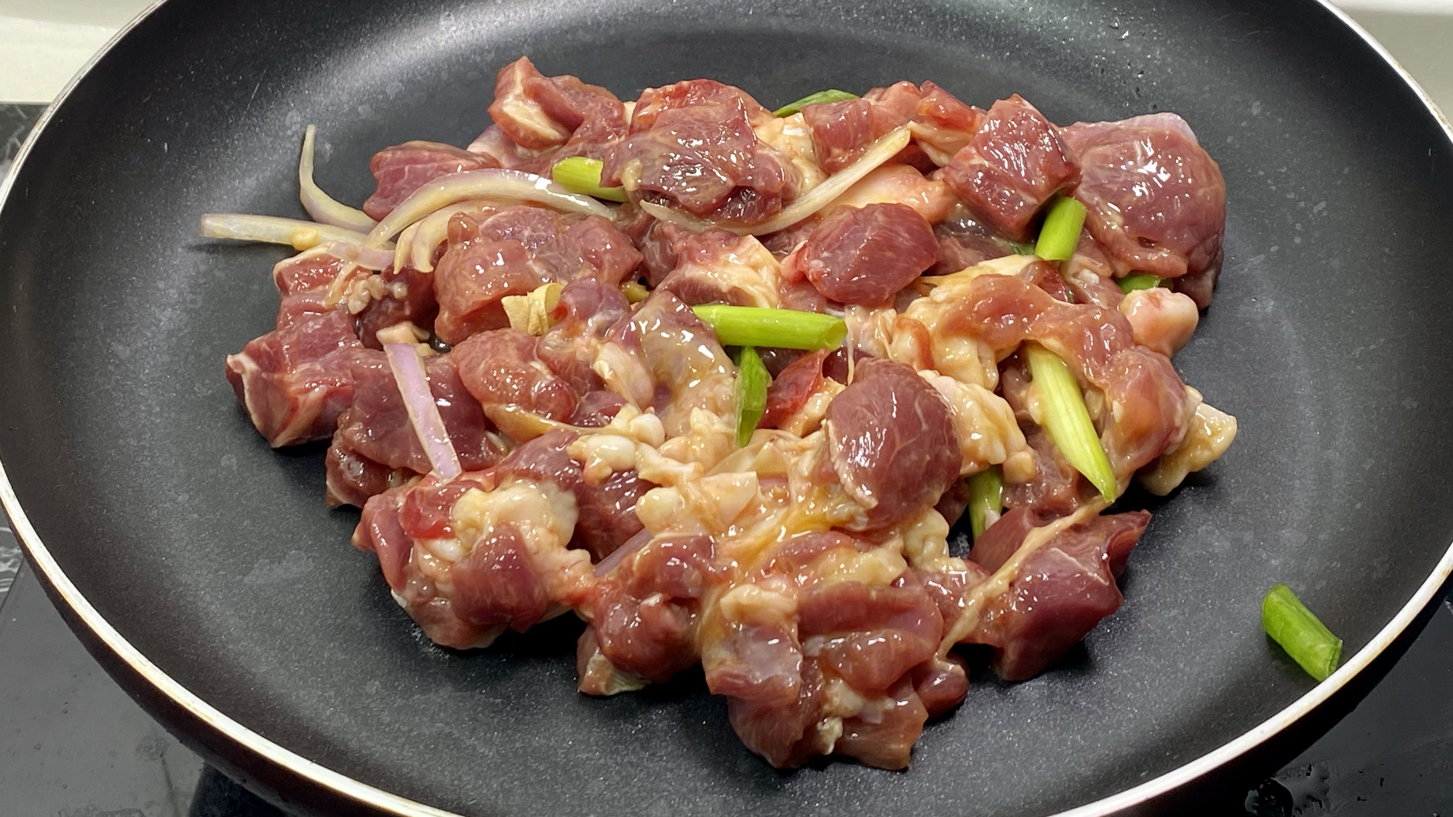 想吃羊肉串不用去烧烤店,学会这样做,在家也能吃到正宗羊肉串了