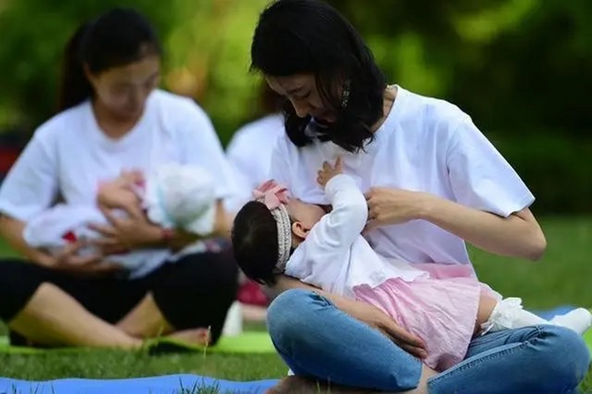毕竟新手妈妈也没有办法确定宝宝到底吃了多少母乳
