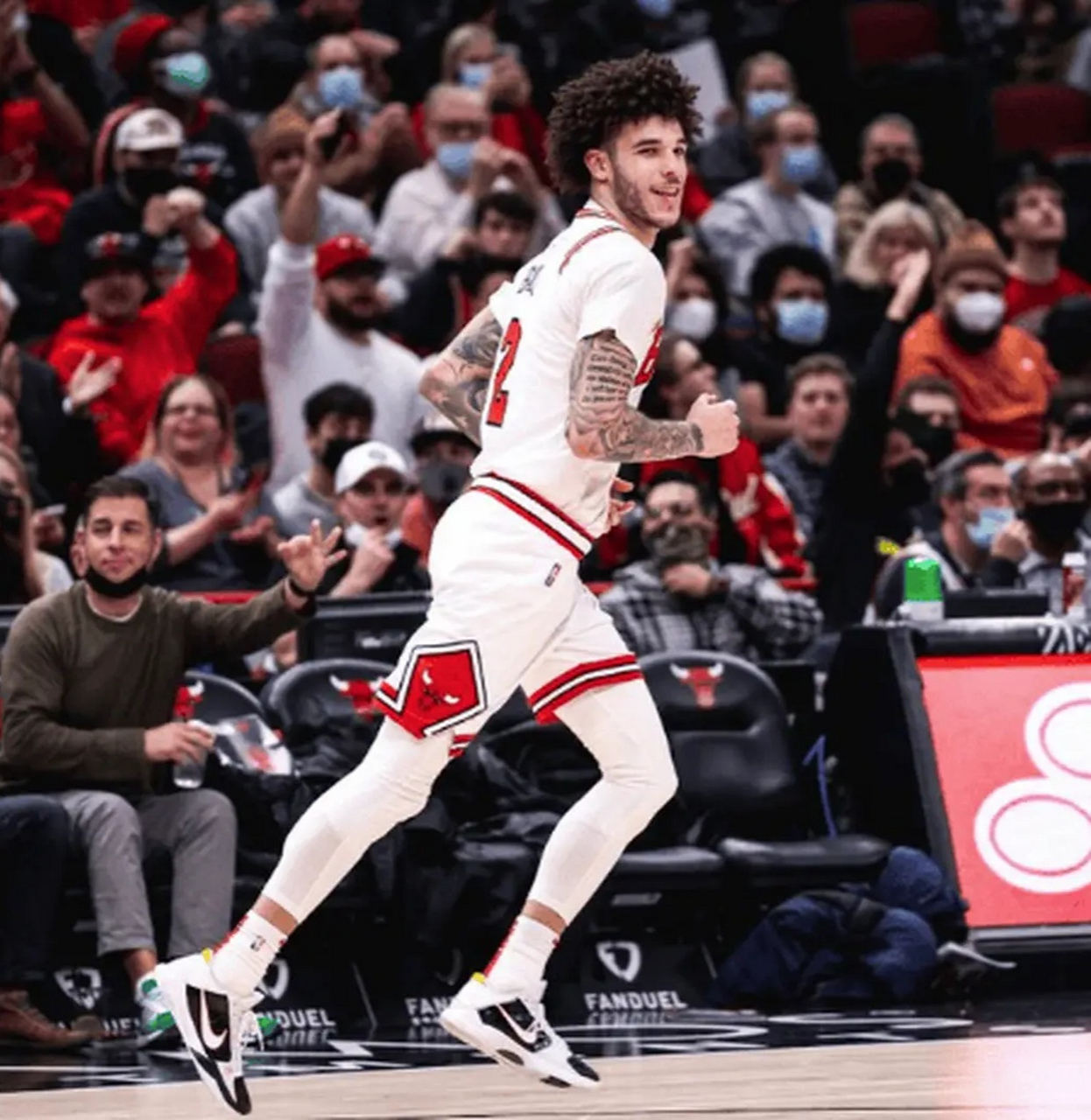 公牛预计将让朗佐-鲍尔缺席本赛季剩余所有赛程  据theathletic记者