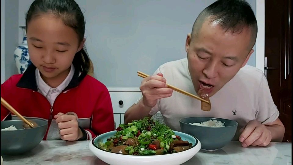 30元买了两个腰子自制家庭版水煮腰片,口感麻辣鲜香,超级下饭