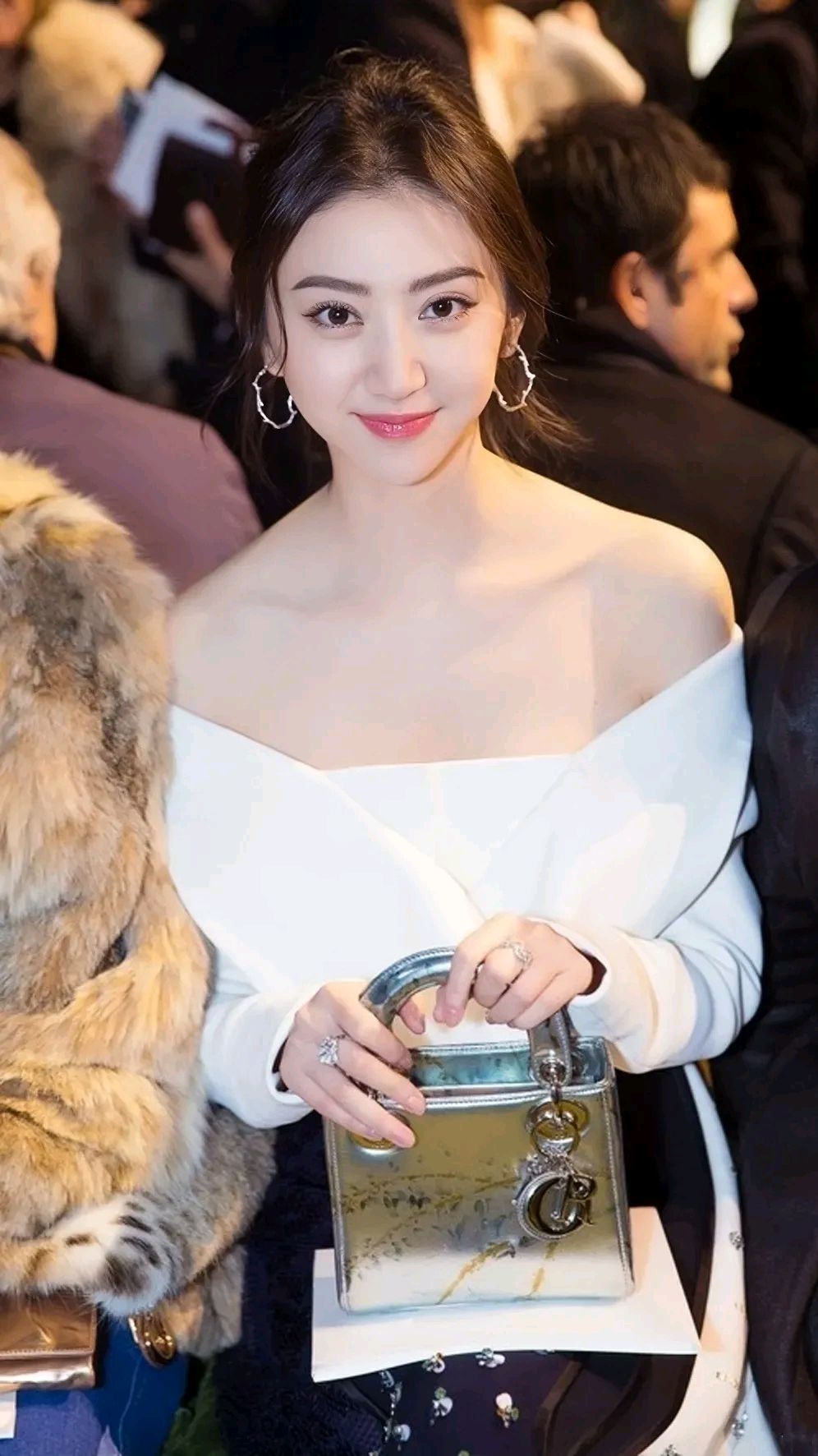 景甜肤白胜雪,身材傲人,真是绝色佳人