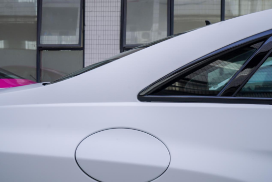 奔驰e260贴皓月白改色膜,洁白的车身,也是一种优雅!