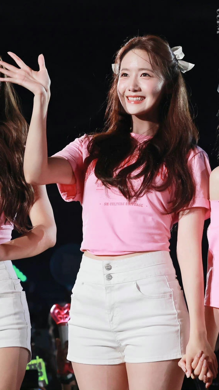 韩国明星林允儿最新饭拍写真#林允儿# #穿衣搭配