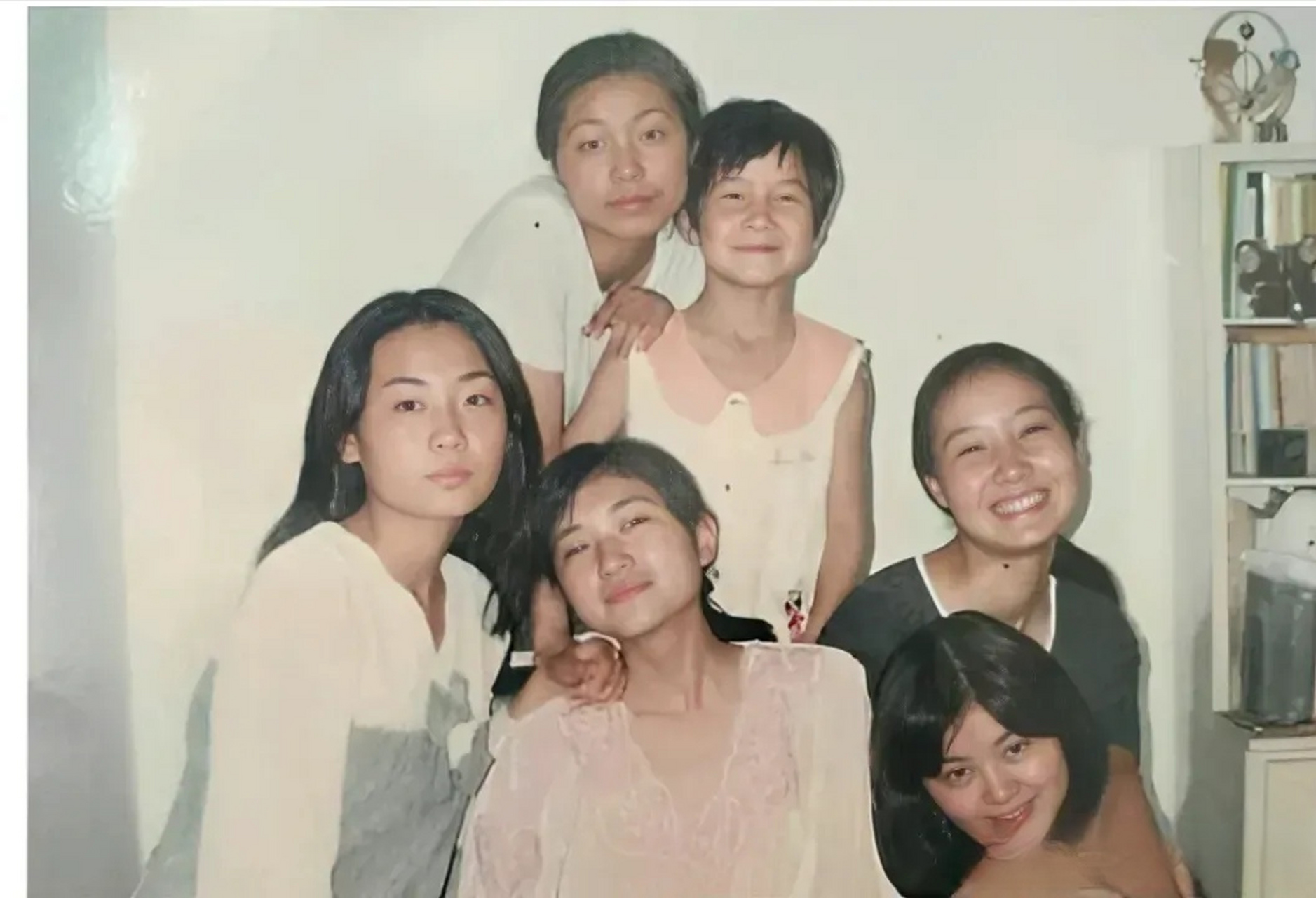 图片中的6位少女就是1995年轰动全国的"深圳六魔女",她们并不是恶人.