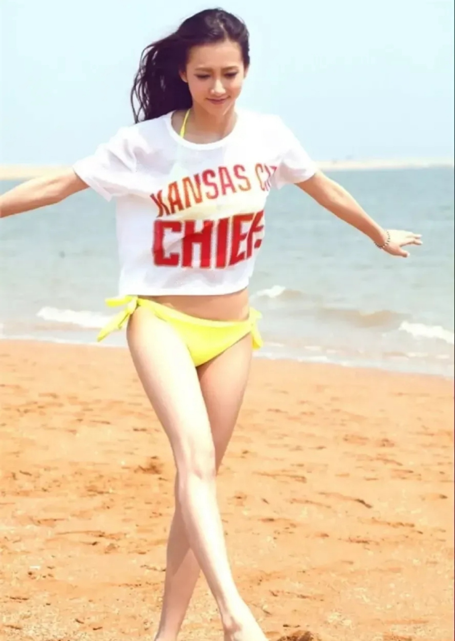 弦子,流行乐女歌手,演员,非常有实力,也长得很漂亮.