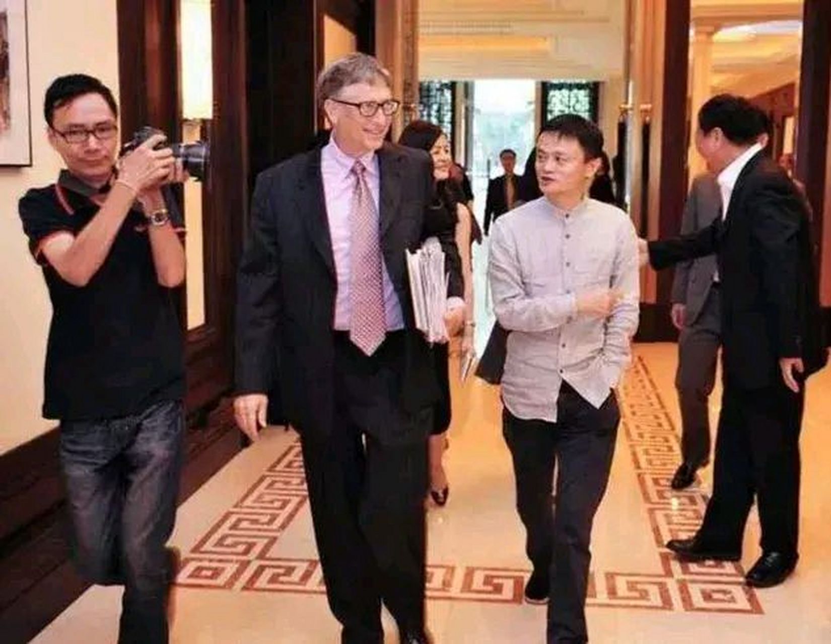 中国首富马云宴请世界首富比尔盖茨吃饭,菜单一公布,让人觉得不可思议