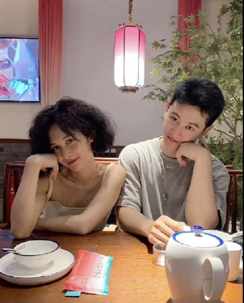 恋综#半熟恋人# 第二季,余天超和三水在一起了.