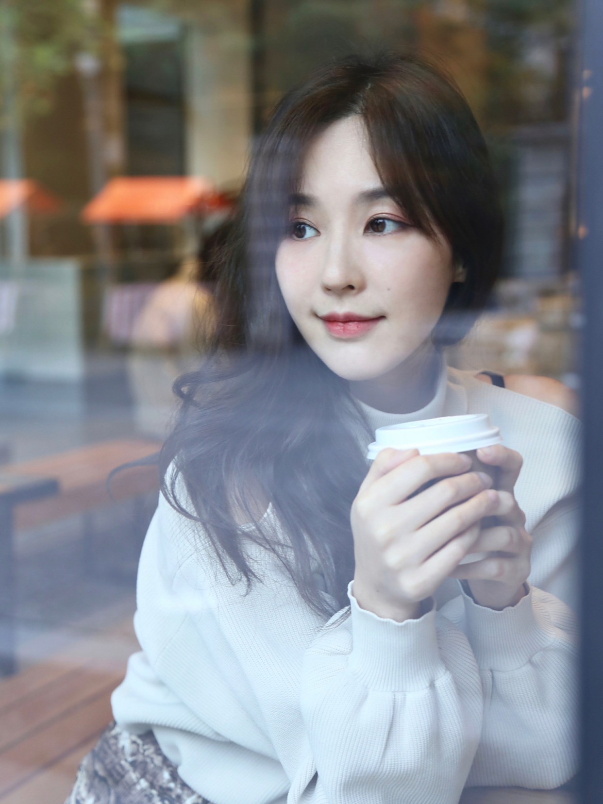 吴佳尼写真美图:美丽大方,成熟知性