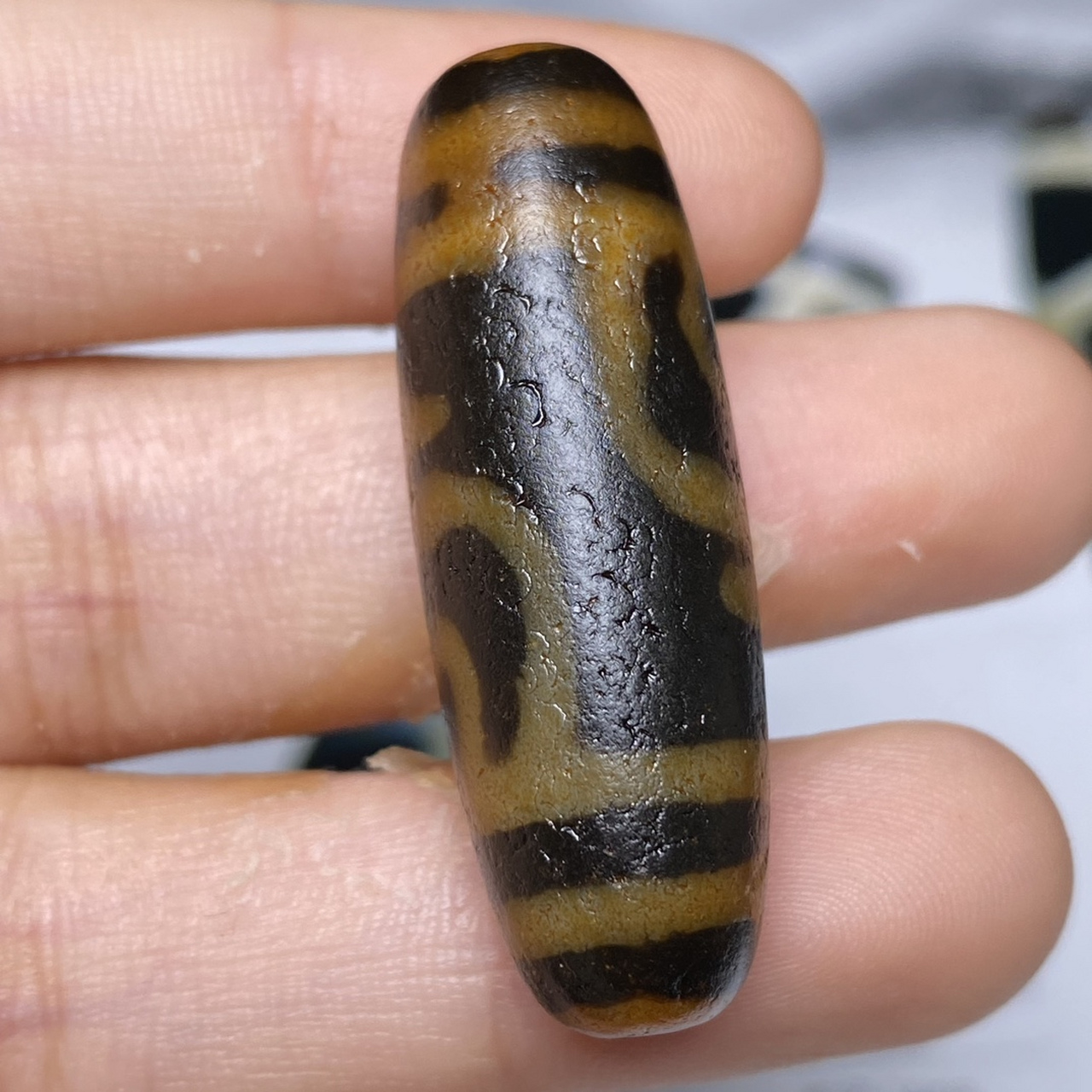 藏区回流老料高油包浆【宝瓶天珠】 尺寸约:38*13毫米 重量10克 古珠