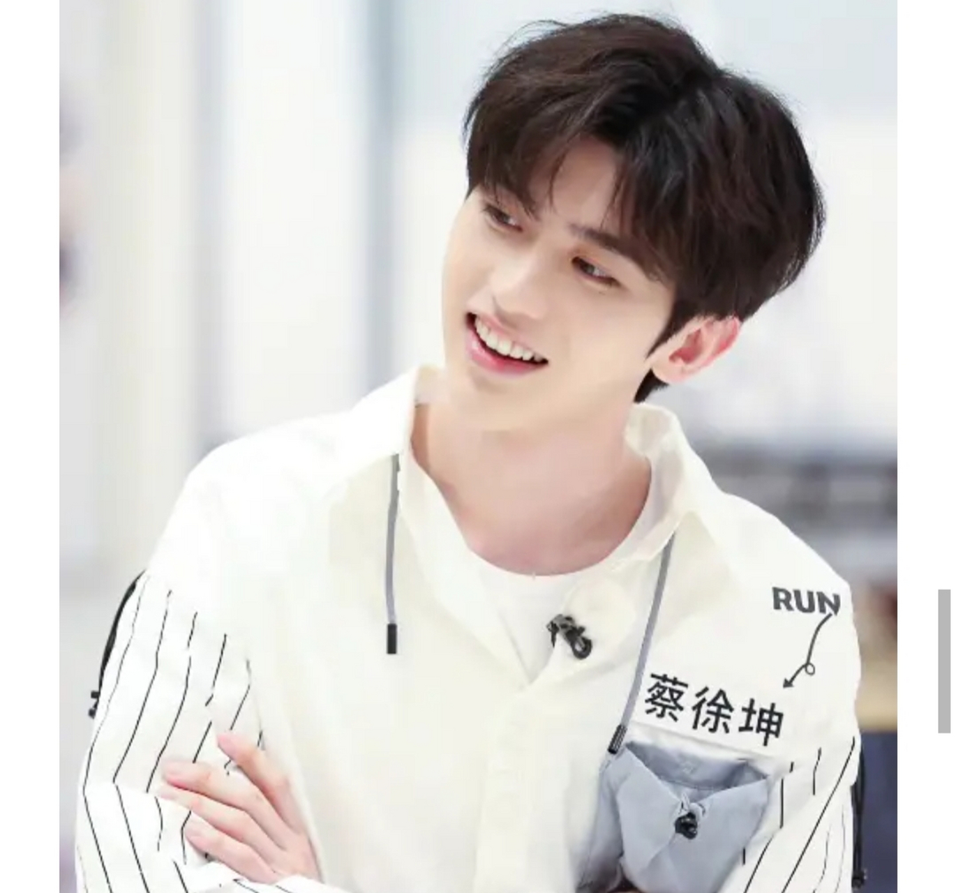 蔡徐坤手滑关注女素人#  #莫小棋预言蔡徐坤#  #蔡徐坤和袁娅维妹妹