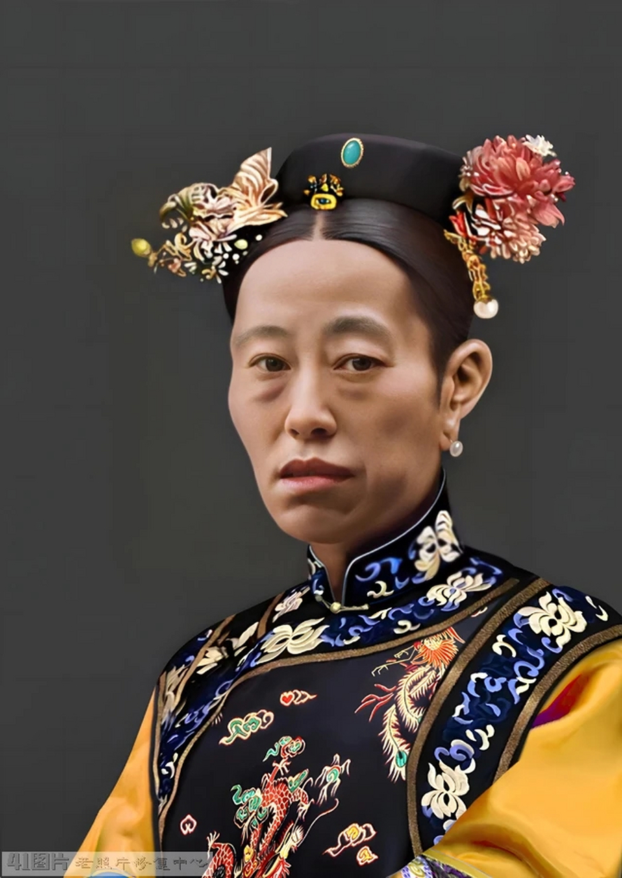 1913年45岁去世前的隆裕太后半身修复照片,尽管贵为太后,但隆裕太后