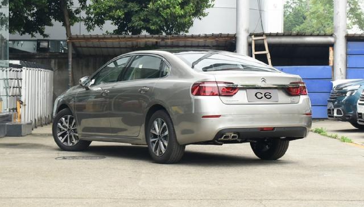 沦为无人问津的好车,底盘达百万级雪铁龙c9,喝92油,9月销量7台