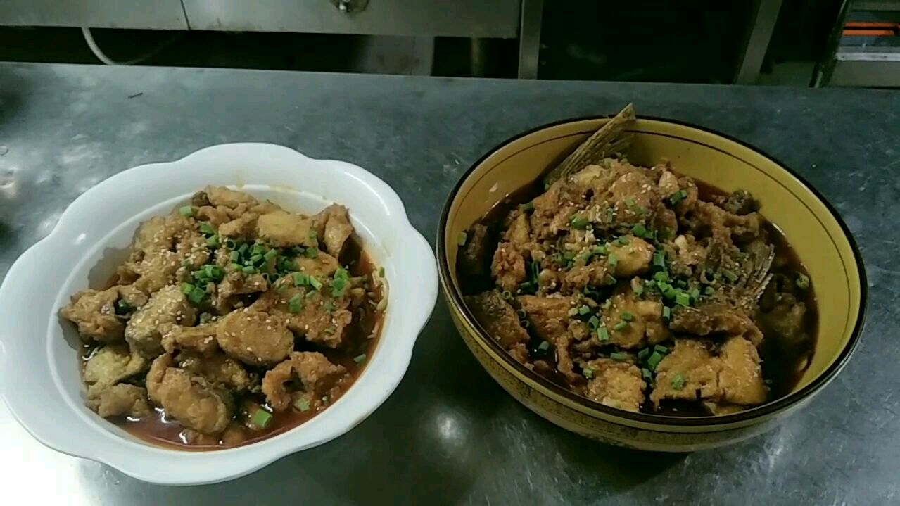 配菜师傅做一道麻辣鱼块,麻辣鲜香,厨师长说可以出去当师傅了