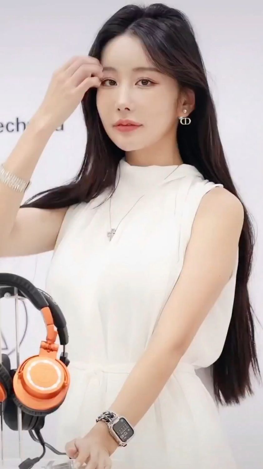 南韩车模冷艳女神:金美珍