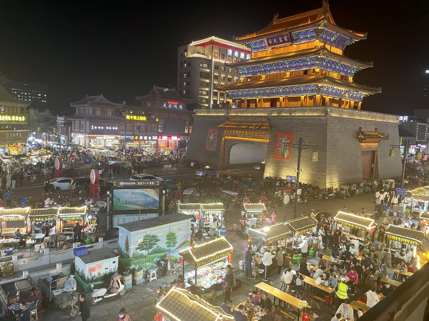 开封～八朝古都  历史悠久 鼓楼夜市 也显现出了当年的大宋风采!