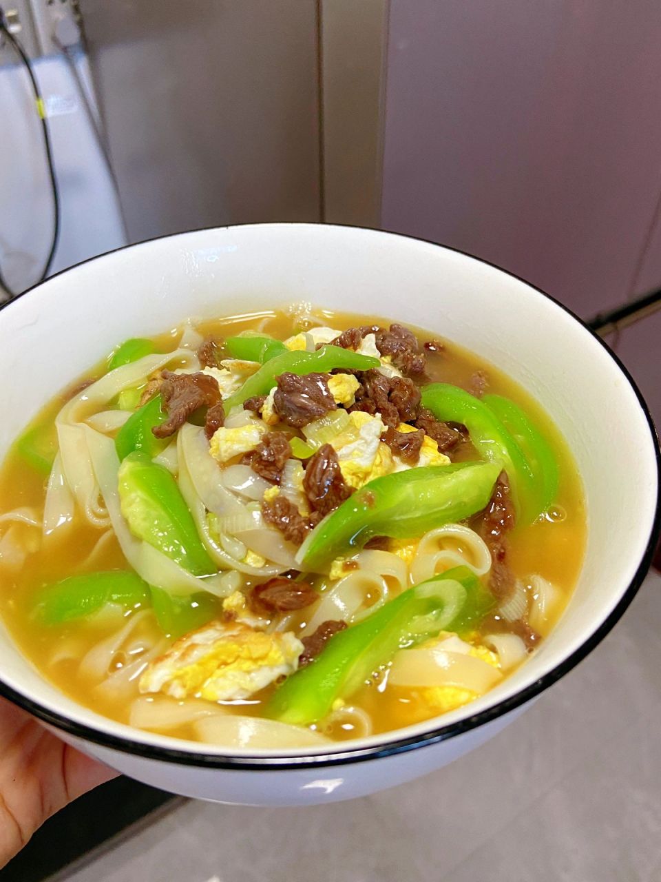 夏天的丝瓜又嫩又甜,清炒 滚汤 下面条,好吃有营养,做起来还简单.