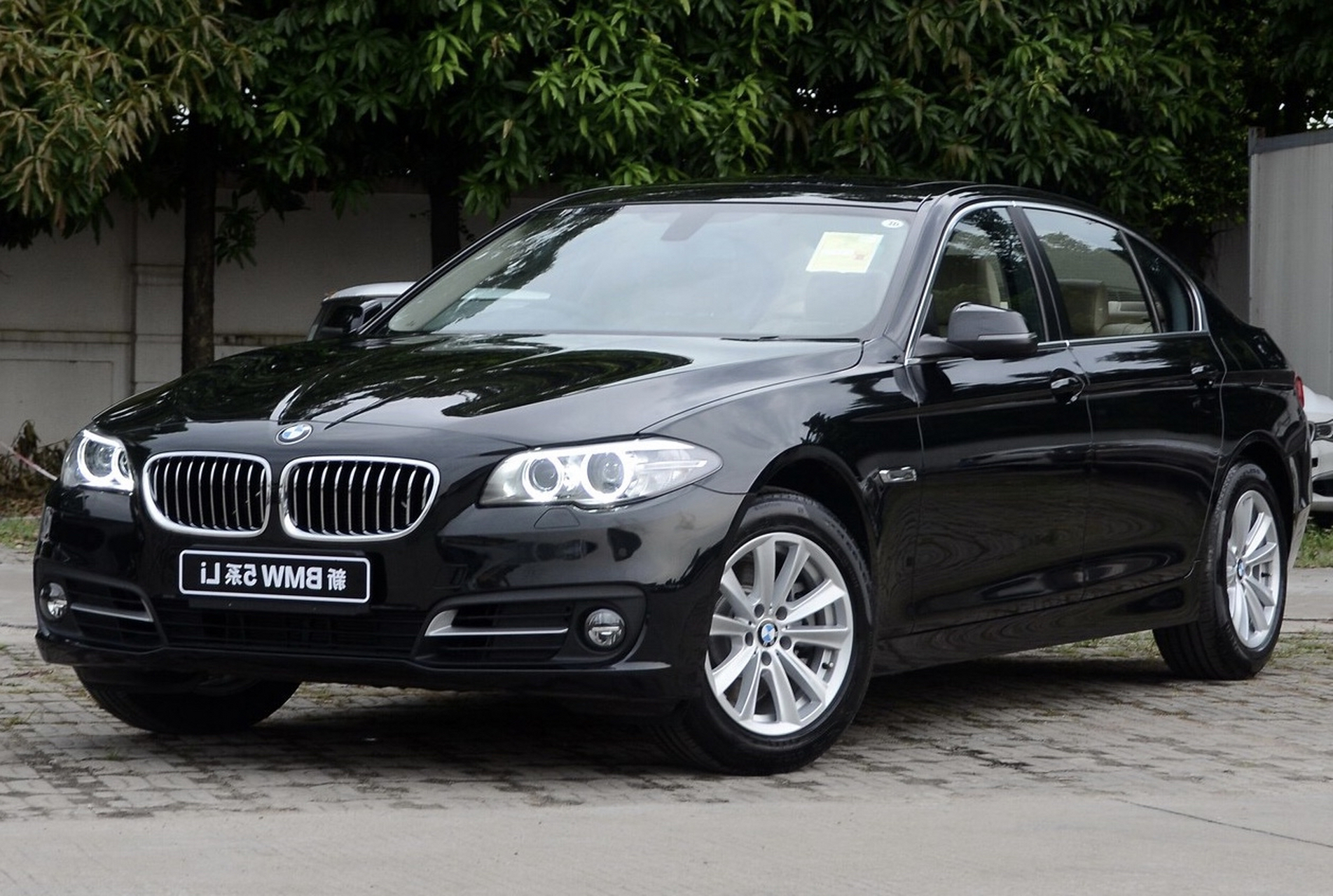 老款的宝马5系,不管是哪一款,看着就是大气经典,2024款可是大改一代!