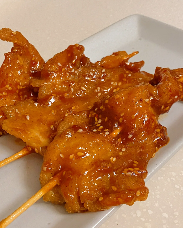 轻松复刻烧烤摊必点的里脊肉串,肉质鲜嫩,口感美味,超级好吃