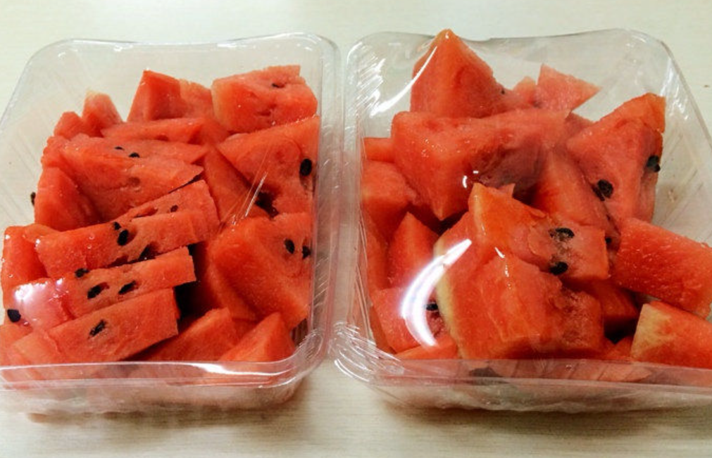 男子花35元买半个西瓜果切,回来拼完没有心!