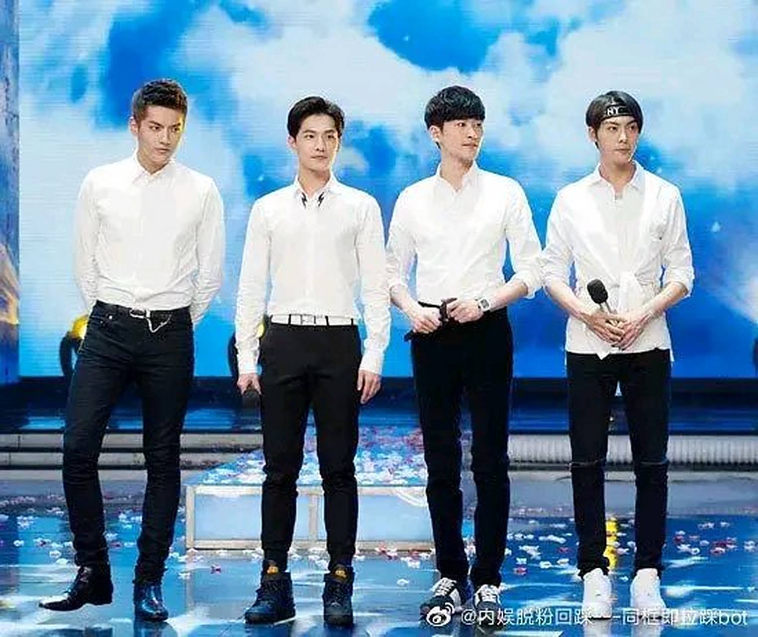 杨洋本人,肖奈时期……脸还行但是05和屁股真的很拉,我觉得他下半身