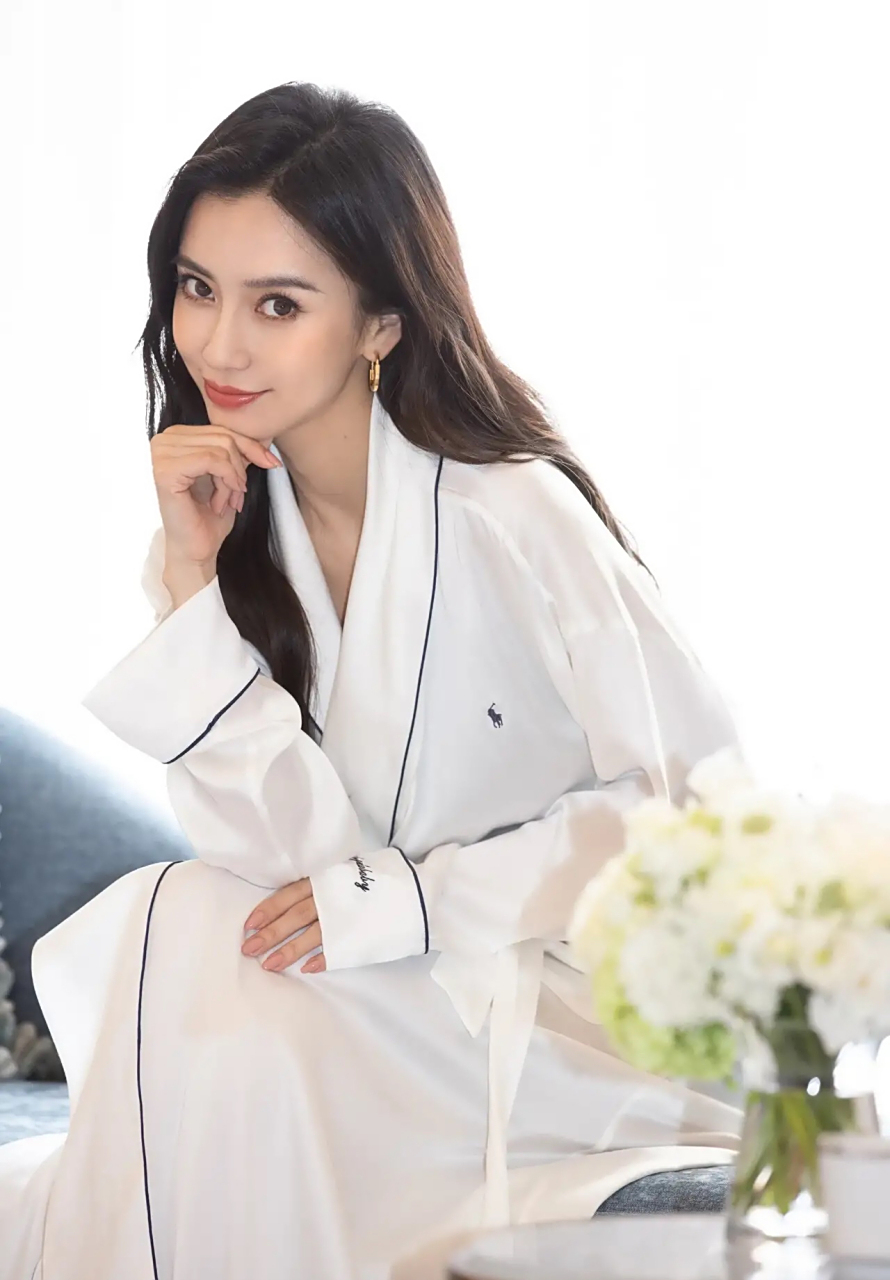 娱乐圈女明星杨颖酒店浴袍美照