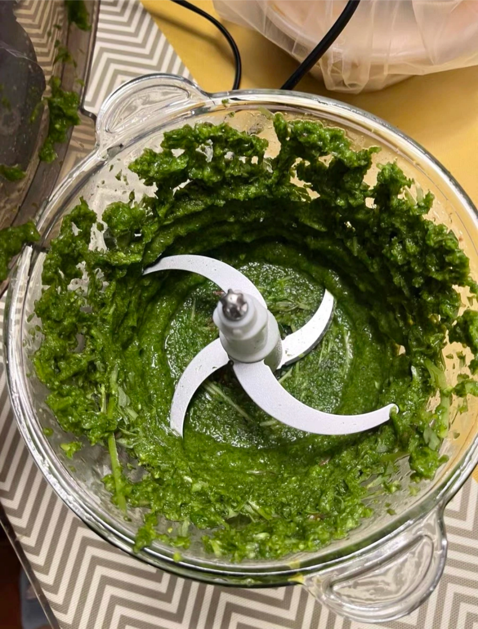 前段时间去了趟皮肤科,医生让我用马齿苋捣碎敷脸,还给我拿了洗面奶