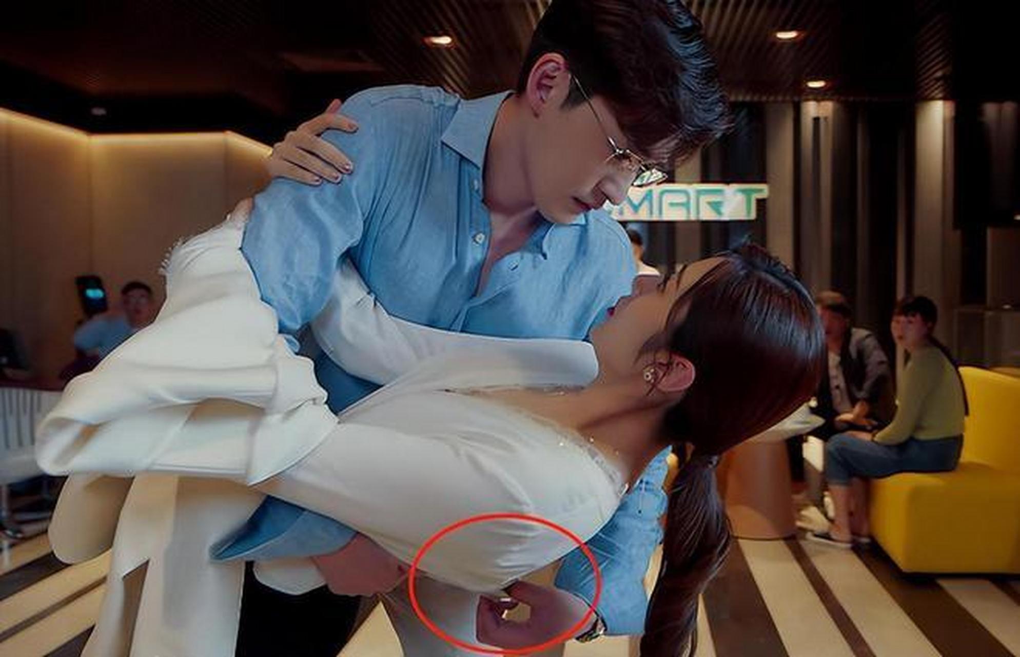 王晓晨自从《东八区的先生们》后,就销声匿迹了,这次又以醉酒抽烟出现