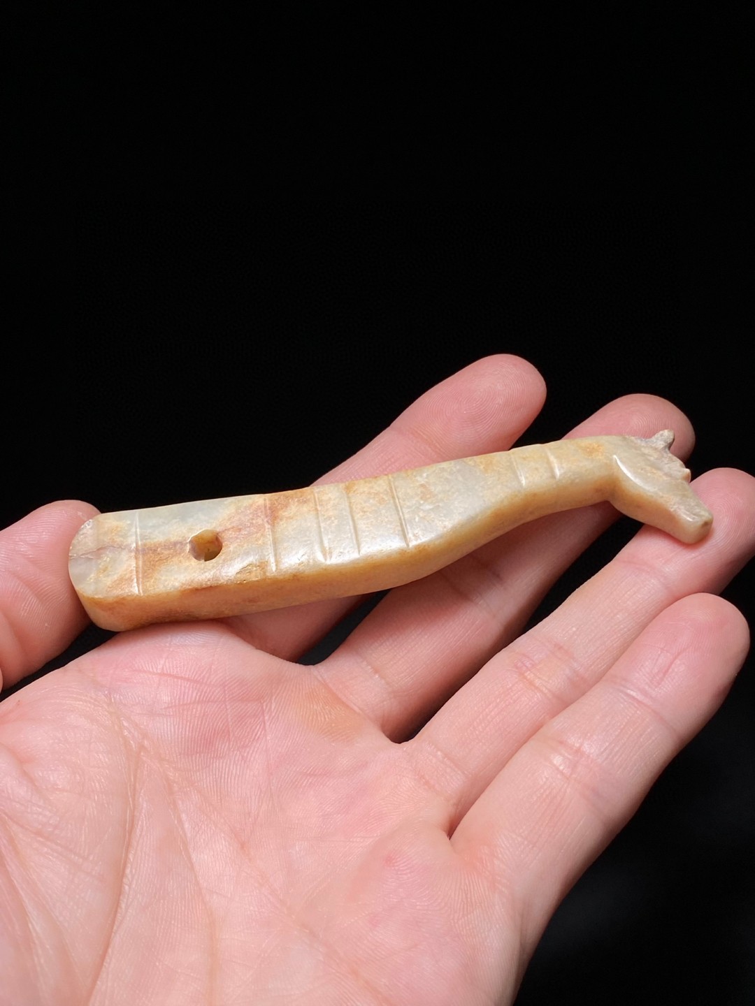 明以前 和田玉籽料 白玉受沁 兽首 柄形器 把件