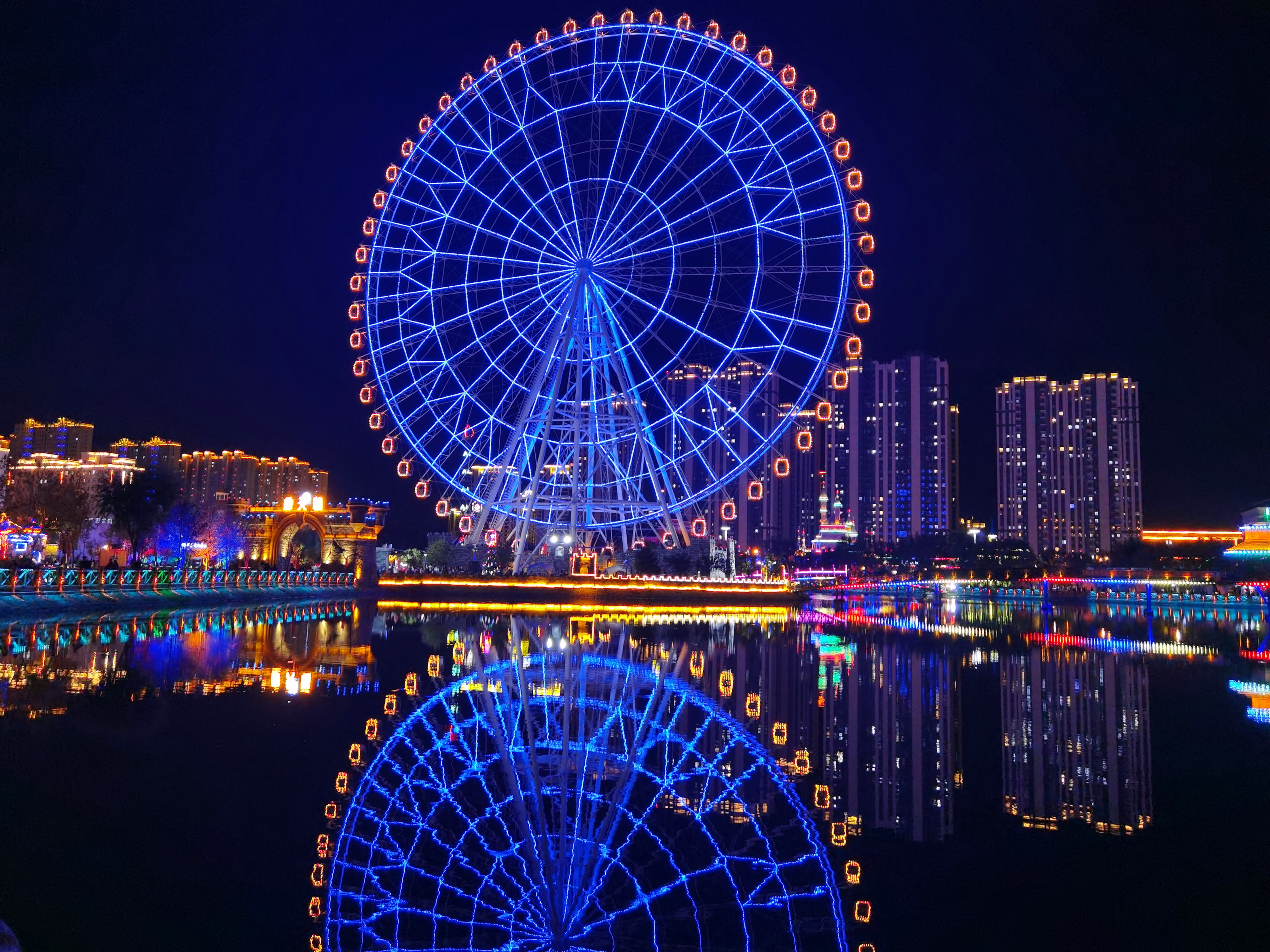 鹤城公园夜景很美!纯手机拍摄无滤镜!欢迎点评!