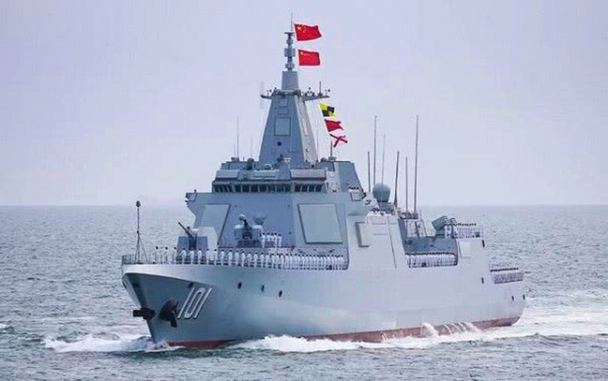 中国055大驱与韩国世宗大王级驱逐舰,感觉韩国的世宗大王级的涂装好看