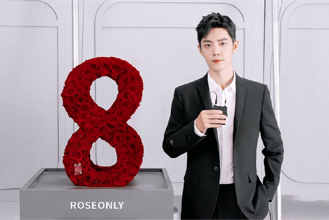 roseonly八周年,肖战身着笔挺黑色正装送祝福,矜贵优雅