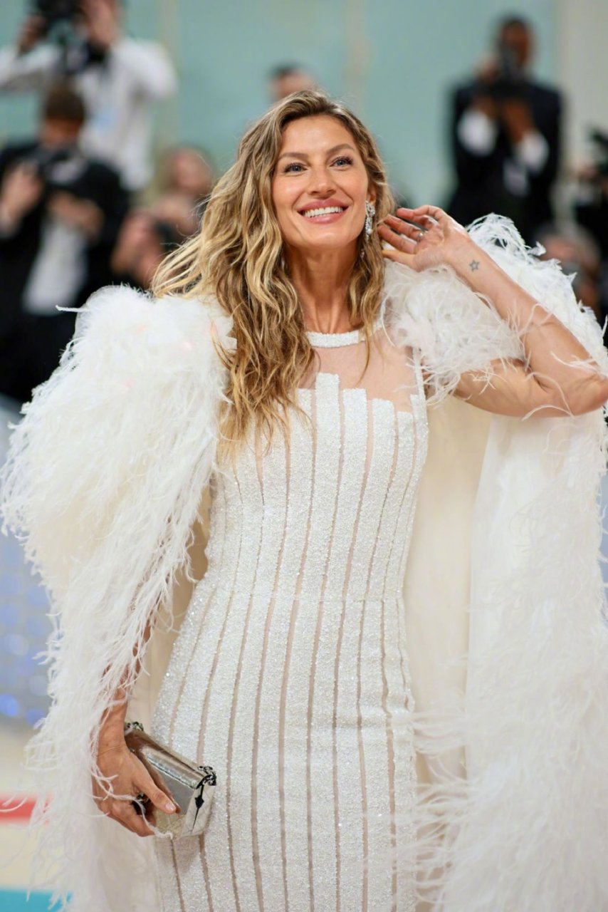 超模吉娘娘gisele bundchen四年后重返met gala,状态非常出色!