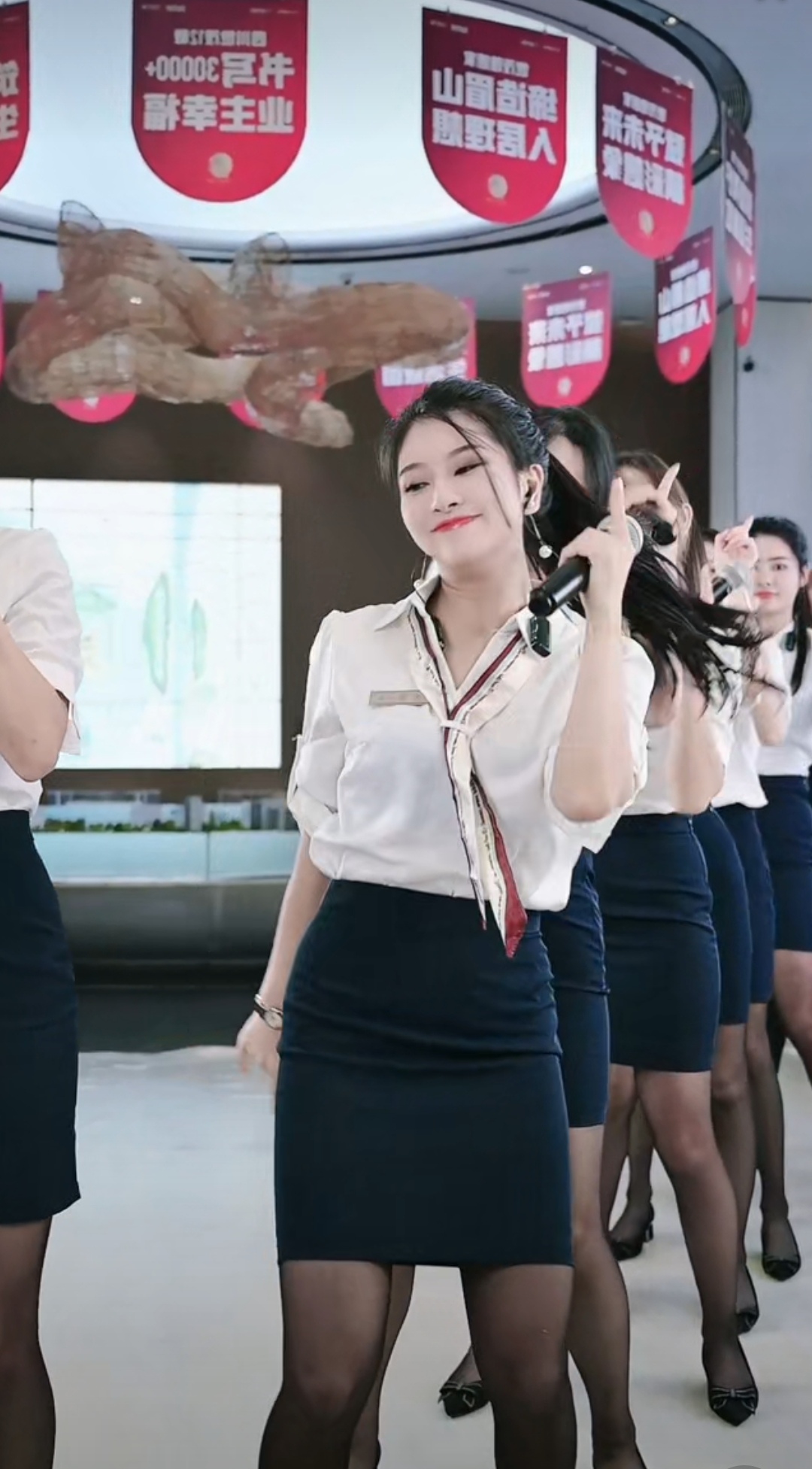 刷到售楼处小姐姐在直播,看到户型心动了