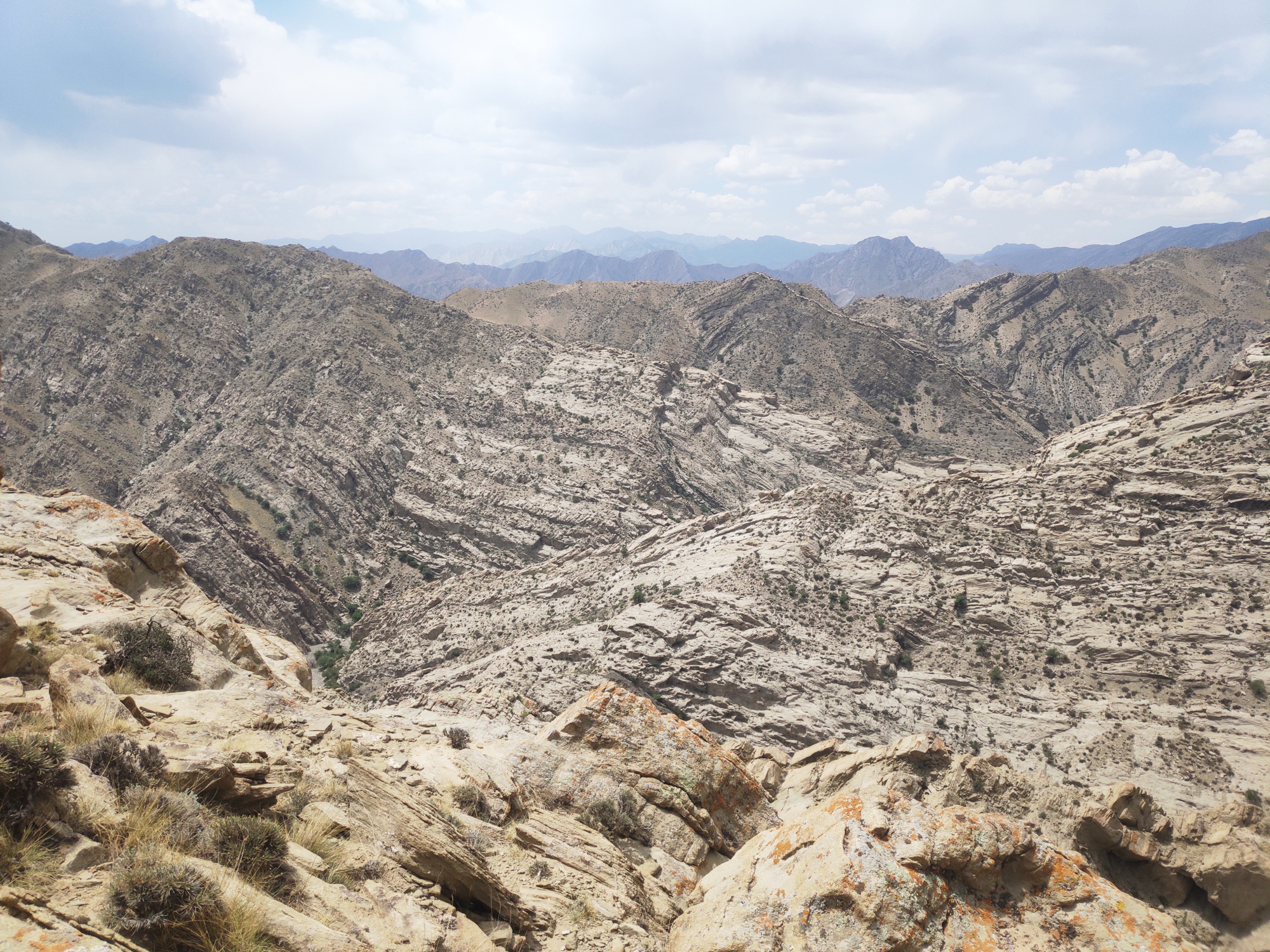 宁夏贺兰山风光,恶劣的自然环境孕育顽强的生命