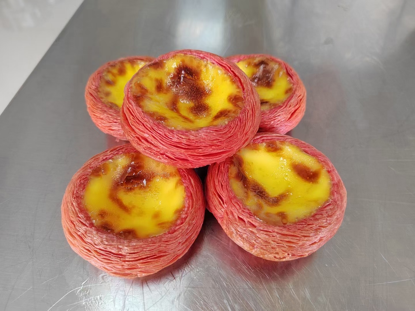 草莓蛋挞和巧克力蛋挞